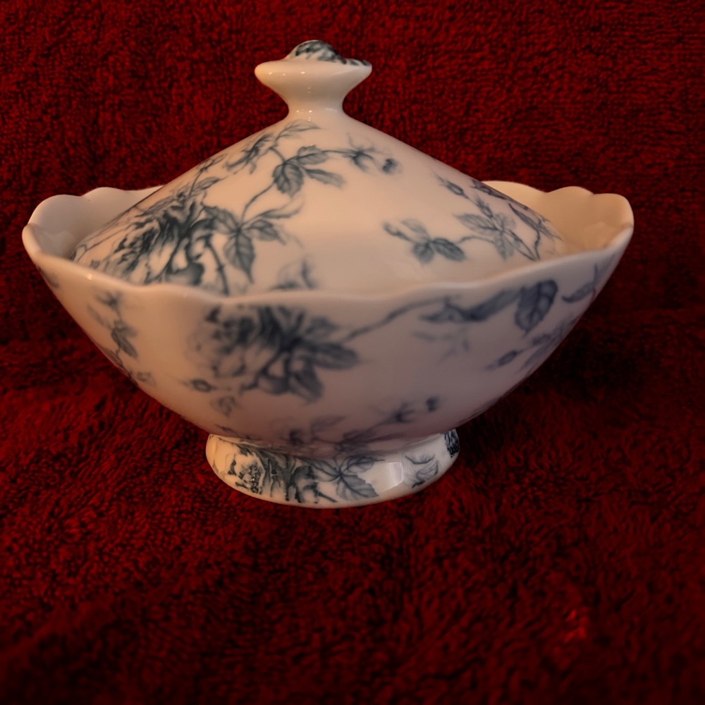 Blue Tolle peppertree Teaware sugar bowl. - Picture 1 of 9